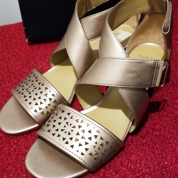 naturalizer rose gold sandals